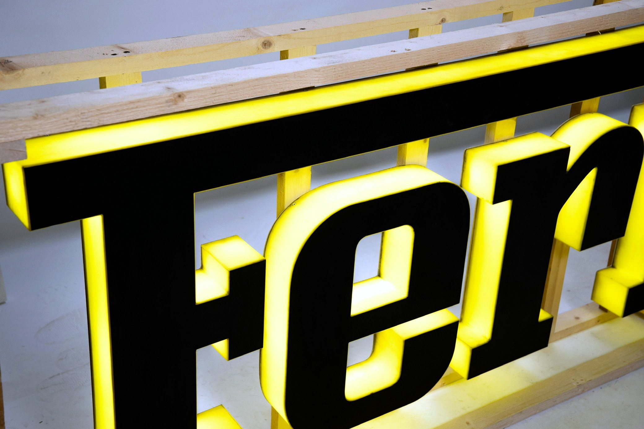 Black-Front Vintage Ferrari Dealer Sign — image 04