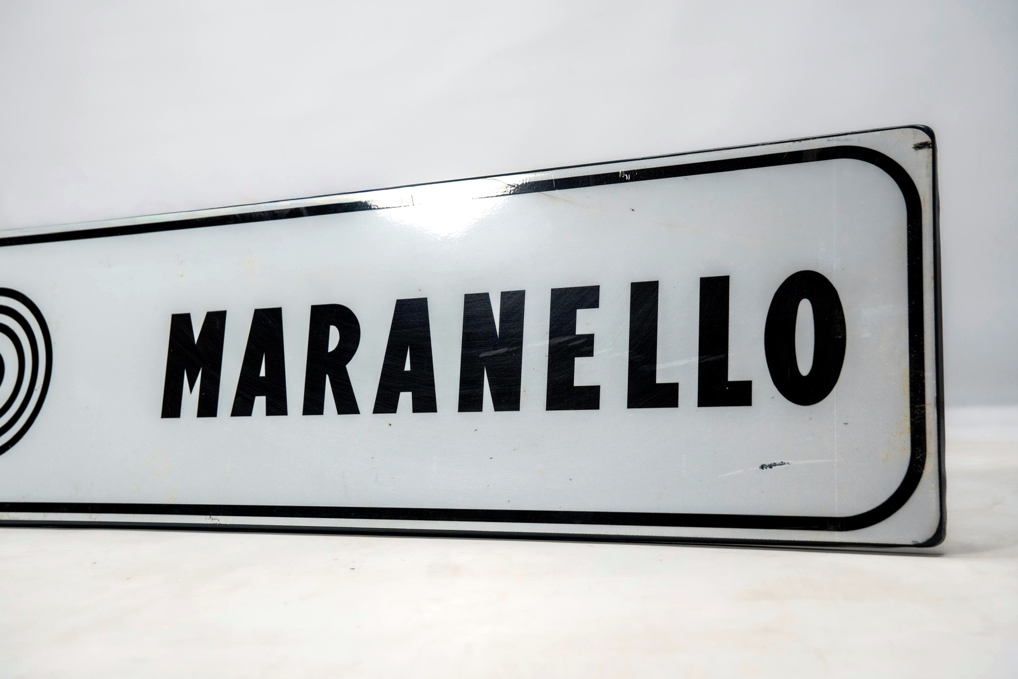 Ferrari Arrow Sign — image 02