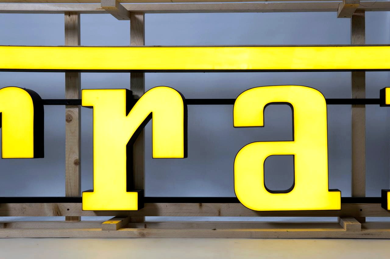 Large Ferrari Dealer Sign — Savona Area — image 01