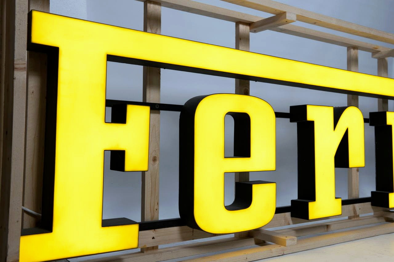 Large Ferrari Dealer Sign — Savona Area — image 06