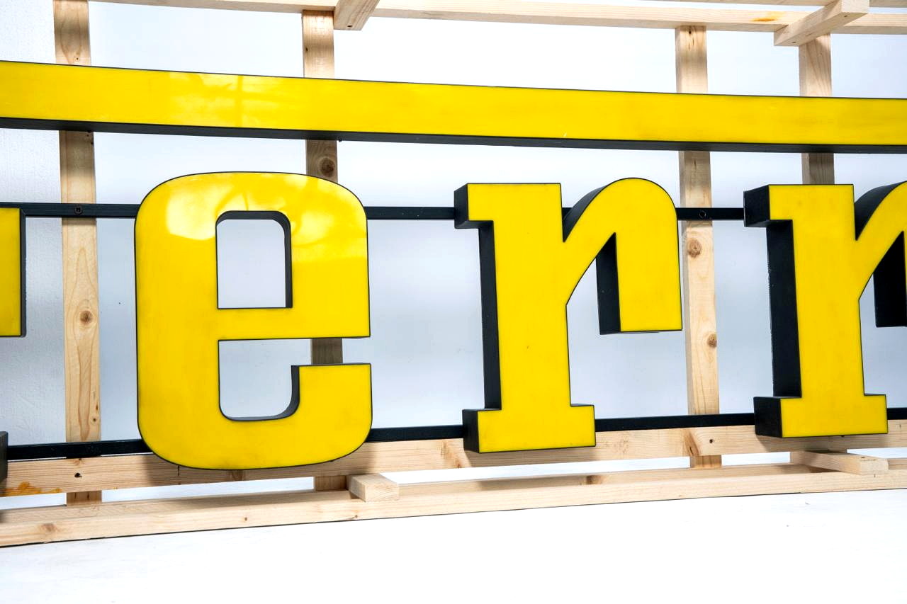 Large Ferrari Dealer Sign — Savona Area — image 08
