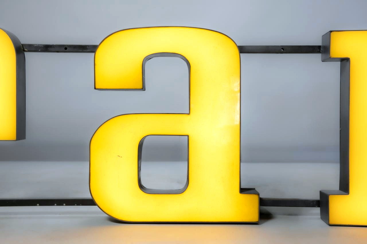 Very Large Ferrari Dealer Sign — Belgium Find — image 02