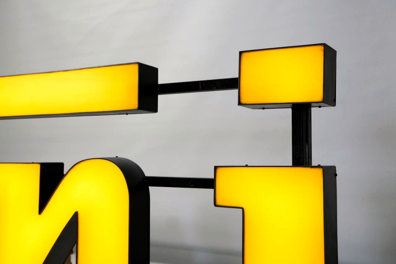 Very Large Ferrari Dealer Sign — Belgium Find — image 09