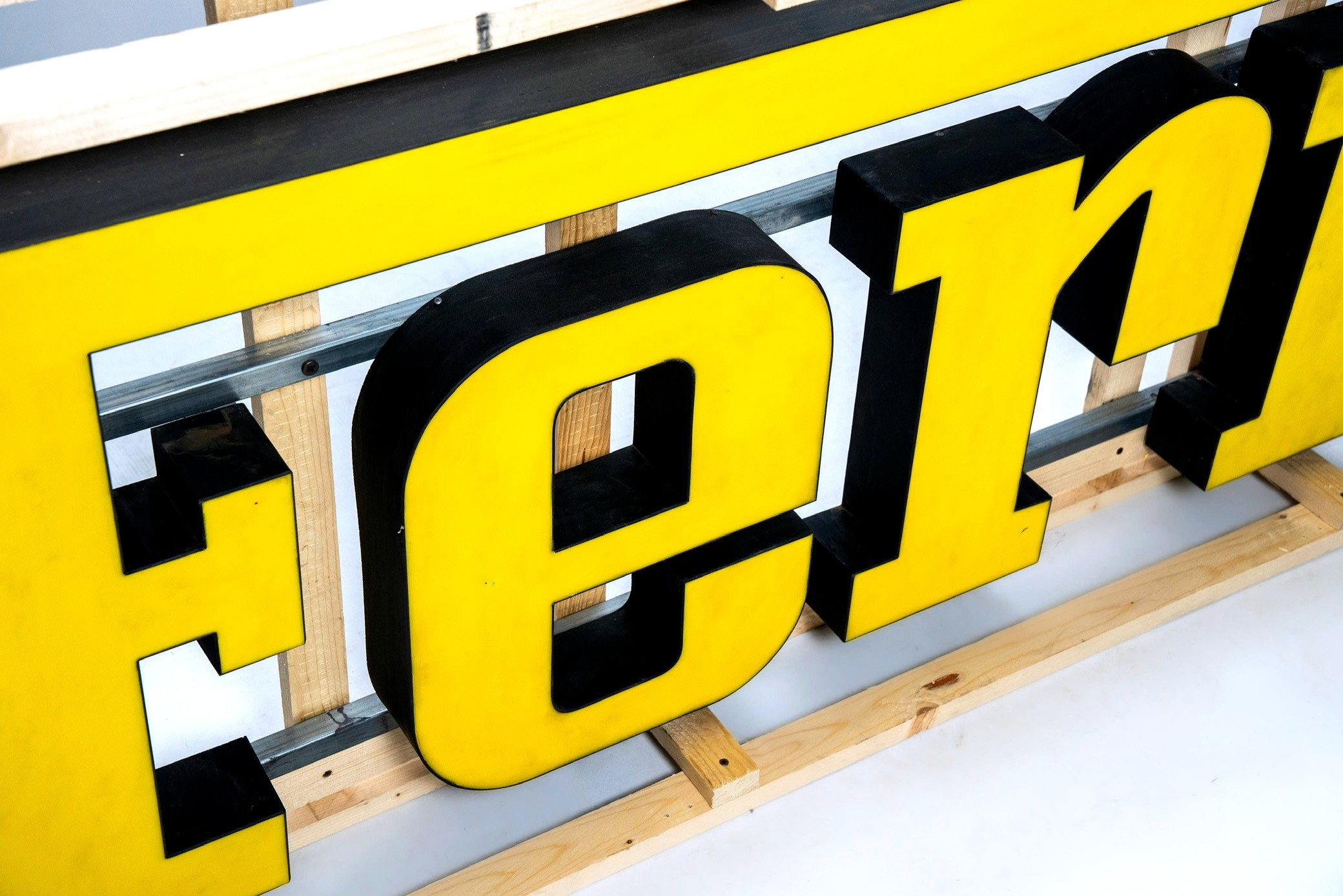 Vintage Ferrari Dealership Sign — image 08